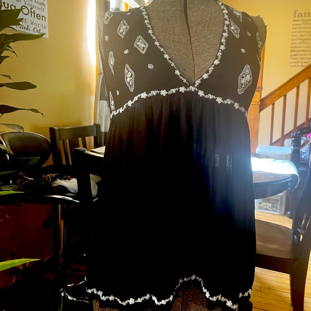 Elegant Black and White Women's Top
